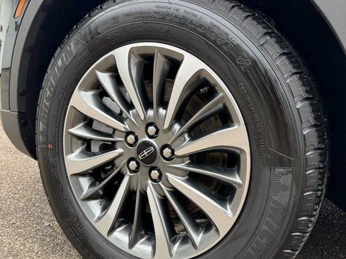 Used 2023 Lincoln Nautilus AWD w/ Premium Package image 9