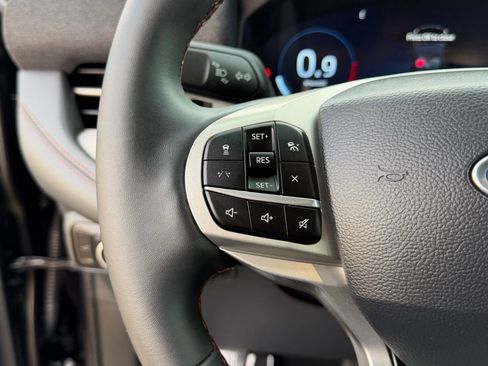 Certified 2025 Ford Explorer Active image 19