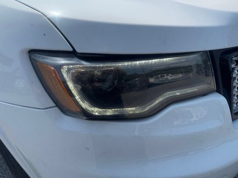 Used 2021 Jeep Grand Cherokee Laredo X AWD/4WD image 7