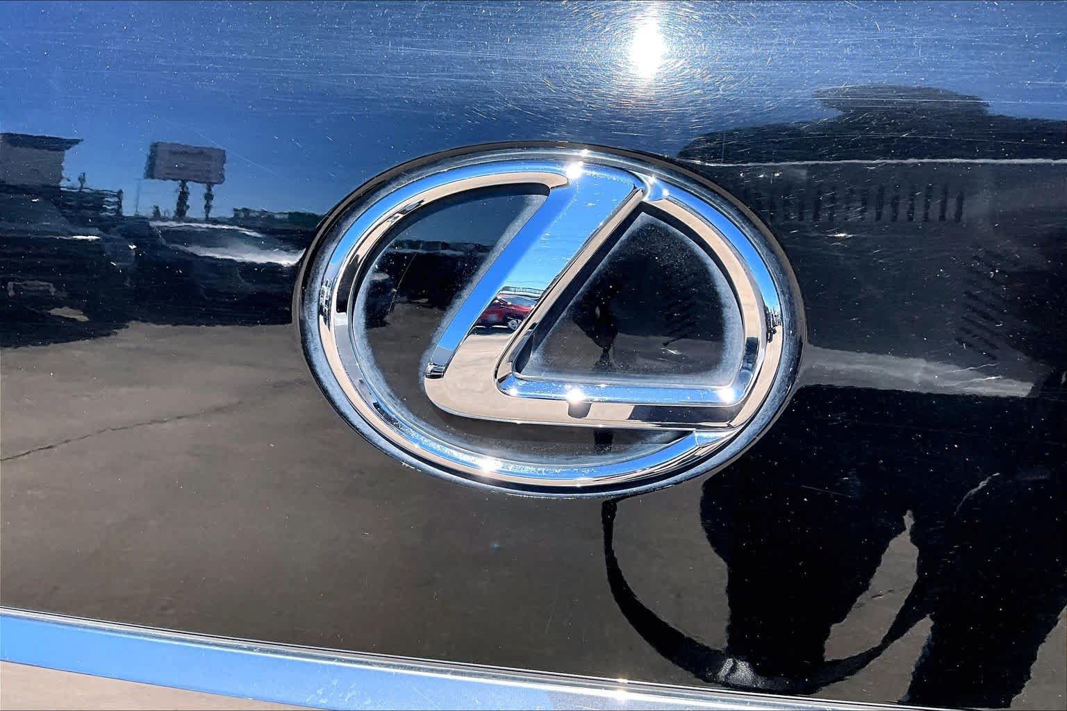 Used 2021 Lexus LX 570 4WD w/ Luxury Package image 31