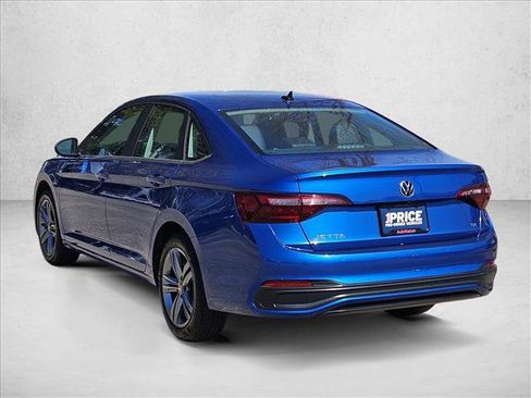 Used 2024 Volkswagen Jetta SE image 8