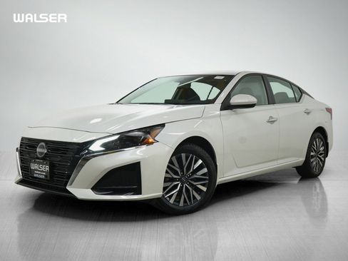 Used 2023 Nissan Altima 2.5 SV w/ SV Premium Package AWD/4WD image 1