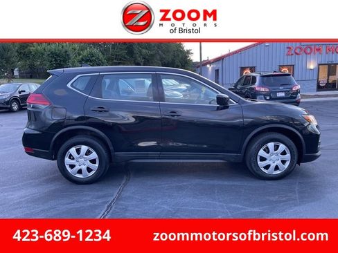 Used 2017 Nissan Rogue S image 1