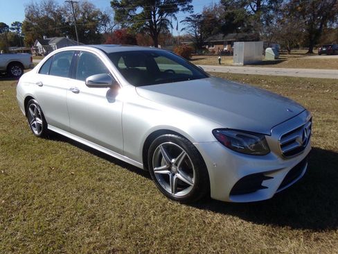 Used 2017 Mercedes-Benz E 300 image 4