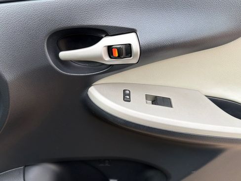 Used 2013 Toyota Corolla LE image 20