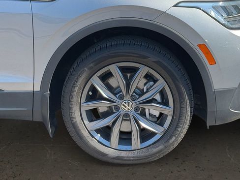 Used 2022 Volkswagen Tiguan SE AWD/4WD image 10