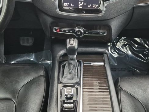 Used 2017 Volvo XC90 T6 Momentum w/ Vision Package AWD/4WD image 12