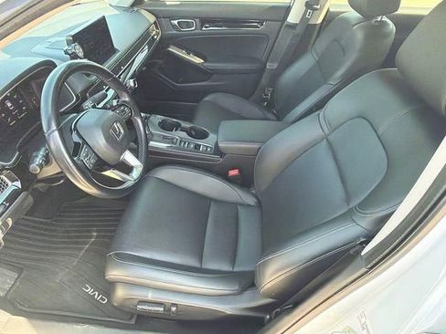 Used 2022 Honda Civic Touring image 9