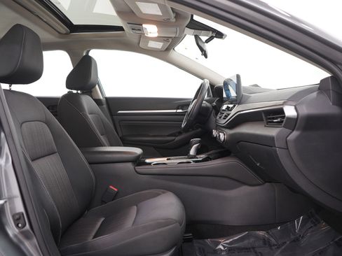 Used 2023 Nissan Altima 2.5 SV w/ SV Premium Package image 10