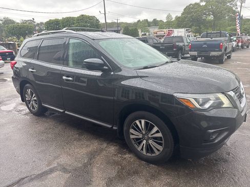 Used 2019 Nissan Pathfinder S AWD/4WD image 9