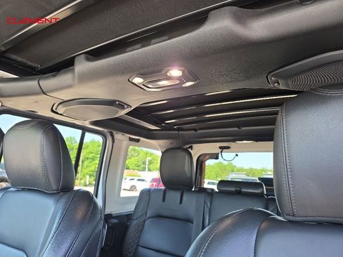 Used 2022 Jeep Wrangler Unlimited Sahara AWD/4WD image 17