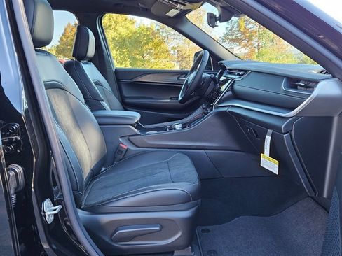 New 2025 Jeep Grand Cherokee Altitude image 15