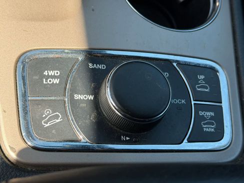 Used 2014 Jeep Grand Cherokee Summit AWD/4WD image 27