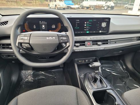 Used 2025 Kia K4 FWD image 19