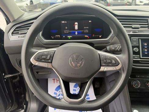 Used 2022 Volkswagen Tiguan S image 35