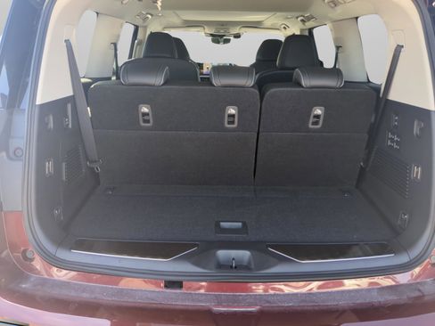 Used 2025 INFINITI QX80 Sensory image 8