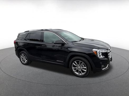 Used 2024 GMC Terrain SLT AWD/4WD image 2