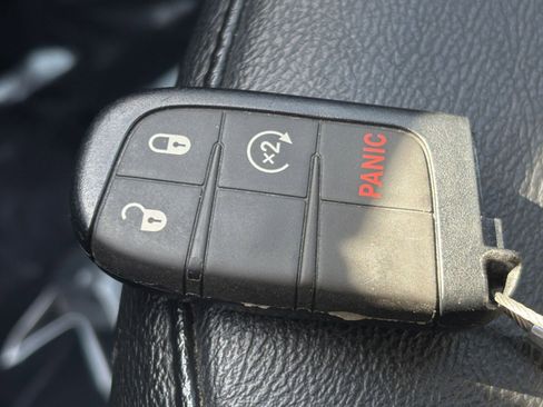 Used 2025 Jeep Compass Limited image 21