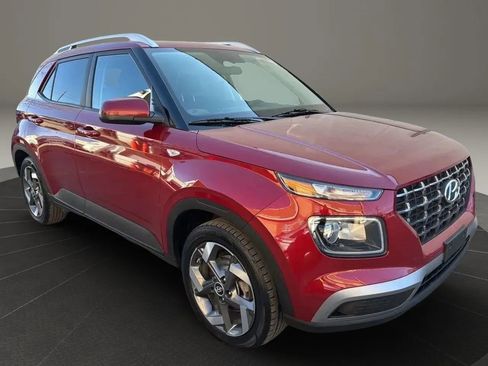 Used 2024 Hyundai Venue SEL FWD image 3