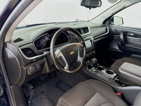 Used 2015 Chevrolet Traverse LT w/ Style and Technology Package FWD image 9