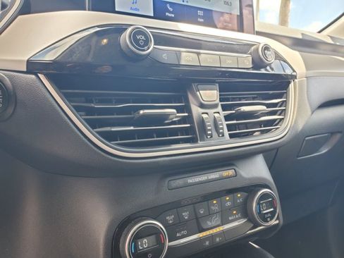 Used 2021 Ford Escape SE w/ SE Sport Appearance Package FWD image 21