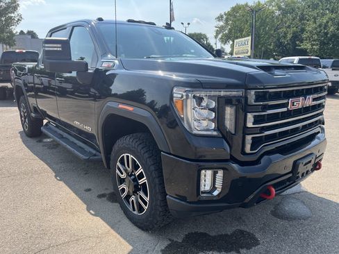 Used 2020 GMC Sierra 2500 AT4 w/ AT4 Premium Package AWD/4WD image 4