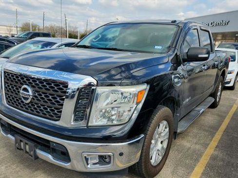Used 2017 Nissan Titan SV image 2
