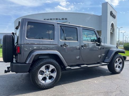 Used 2017 Jeep Wrangler Unlimited Sahara w/ Connectivity Group image 65