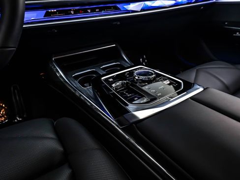 Used 2025 BMW 740i 740i Sedan w/ Premium Package image 6