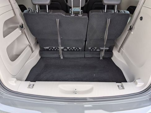Used 2023 Chrysler Pacifica Touring-L FWD image 6