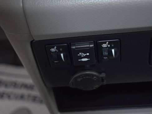 Used 2019 Toyota Sienna LE FWD image 12