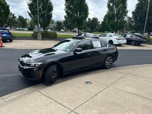 Used 2025 BMW 330i xDrive Sedan AWD/4WD image 3