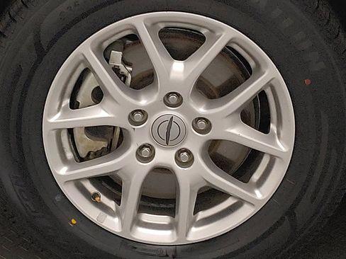 Used 2022 Chrysler Voyager LX image 31