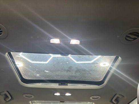 Used 2018 Chevrolet Traverse LT image 12