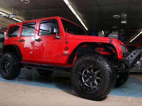 Used 2015 Jeep Wrangler Unlimited Sahara AWD/4WD image 2