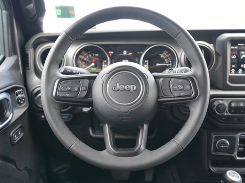 Used 2023 Jeep Wrangler Unlimited w/ Cold Weather Group AWD/4WD image 15