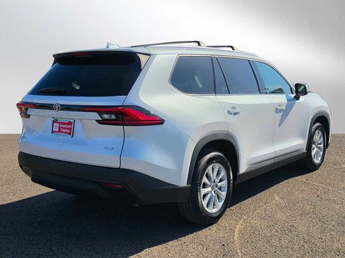 Used 2024 Toyota Grand Highlander AWD image 3