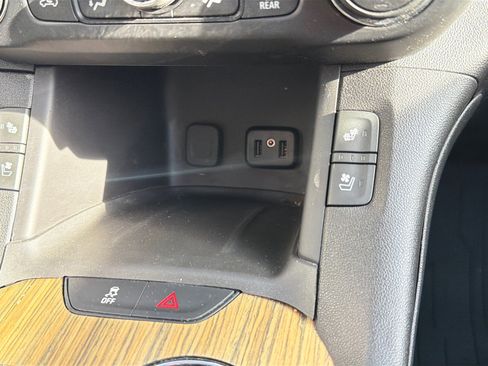 Used 2018 GMC Acadia Denali w/ Technology Package AWD/4WD image 28