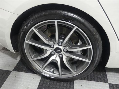 Used 2025 Genesis G70 2.5T image 17