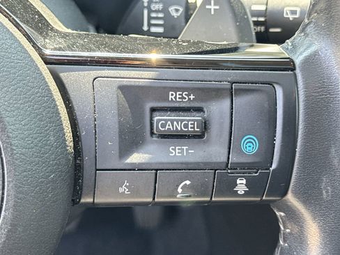 Used 2023 Nissan Rogue SL image 25