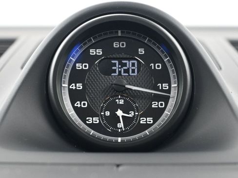 Certified 2026 Porsche Macan image 12