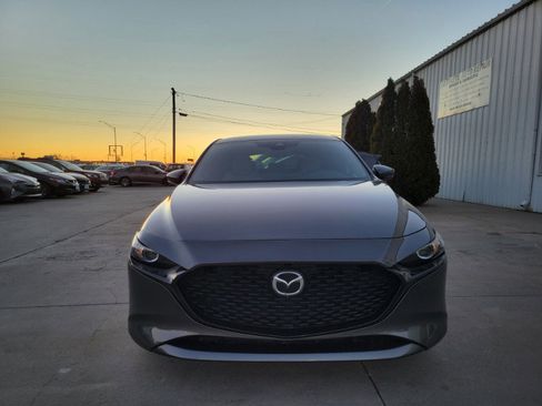 Used 2019 MAZDA MAZDA3 Hatchback image 2