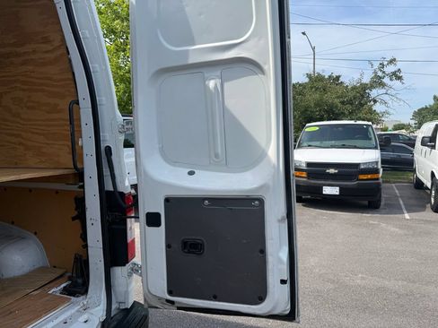 Used 2020 Nissan NV 2500 SV RWD image 16