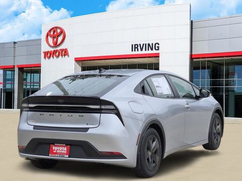New 2026 Toyota Prius Plug-In Hybrid FWD image 4