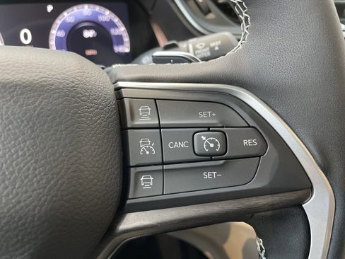 New 2025 Jeep Grand Cherokee Limited w/ Luxury Tech Group II image 19