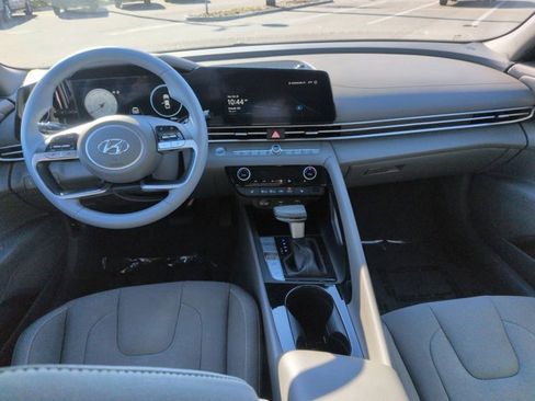 Used 2023 Hyundai Elantra SEL w/ Convenience Package image 17