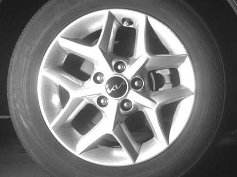 Used 2025 Kia Soul LX w/ LX Technology Package FWD image 13