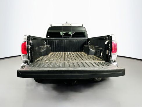 Used 2022 Toyota Tacoma TRD Off-Road AWD/4WD image 24