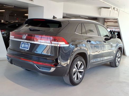 Certified 2024 Volkswagen Atlas Cross Sport SE FWD image 4