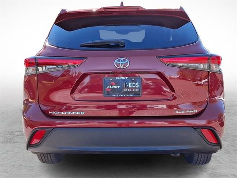 Used 2020 Toyota Highlander XLE image 5
